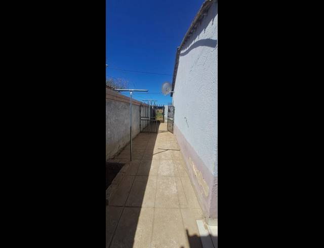 2 BEDROOM HOUSE FOR SALE IN STRETFORD